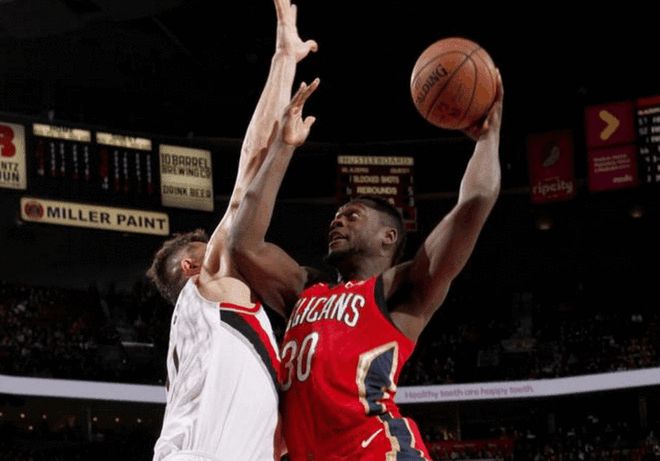 芒果体育- 二胡独奏踏上幸福路 