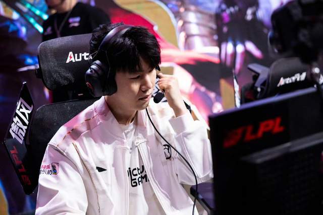 芒果体育-TheShy回归赛场，大胜首场状态亮眼，C9观众沸腾！的简单介绍